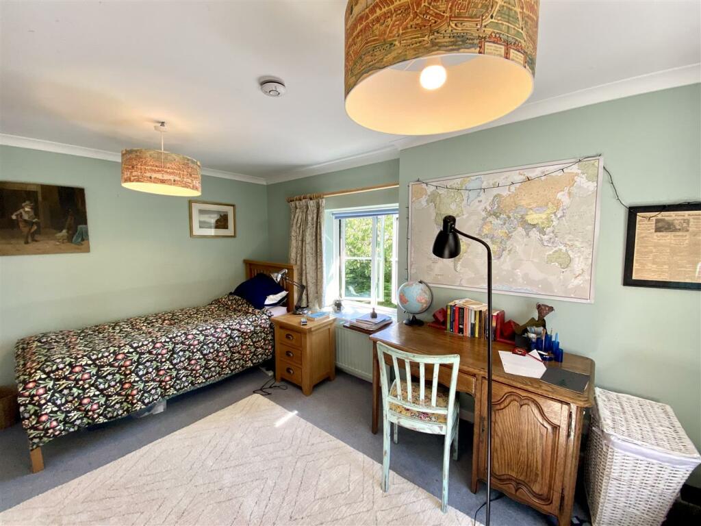 BEDROOM 2