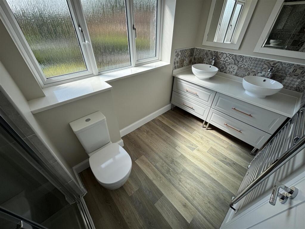 Ensuite shower room