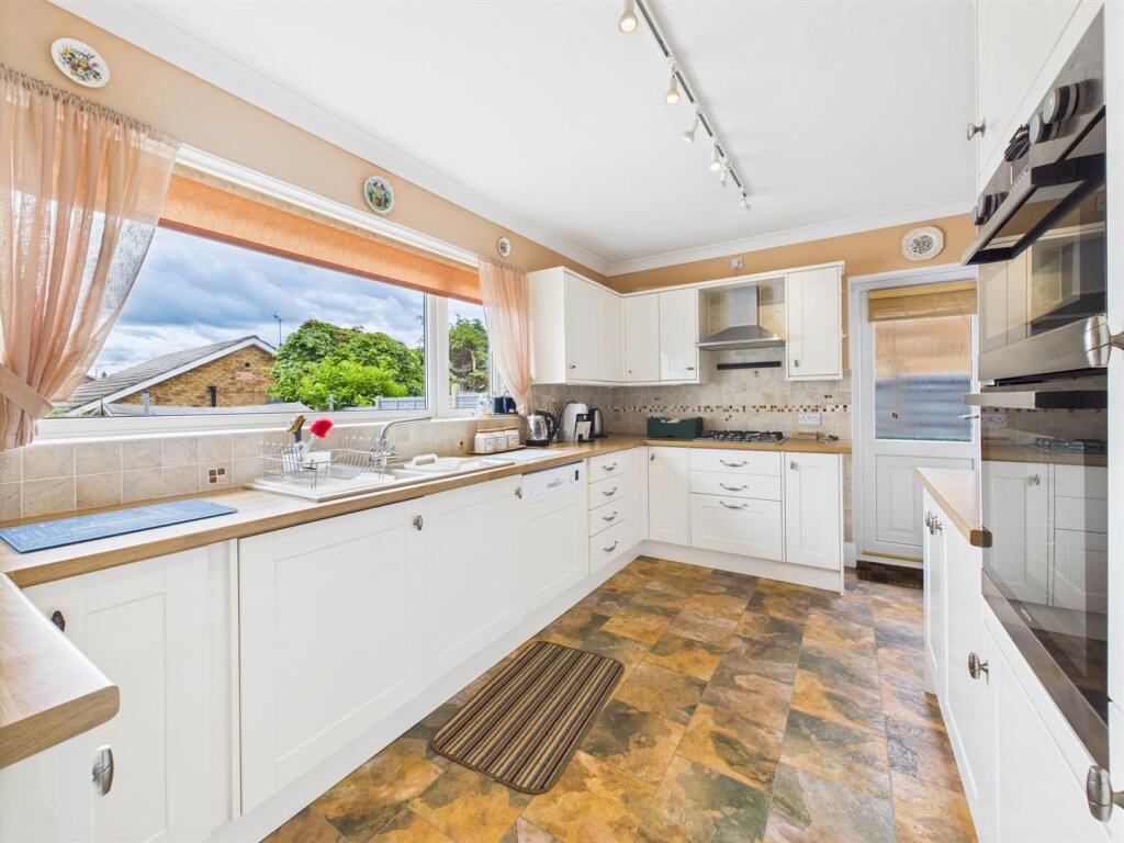 Kitchen: