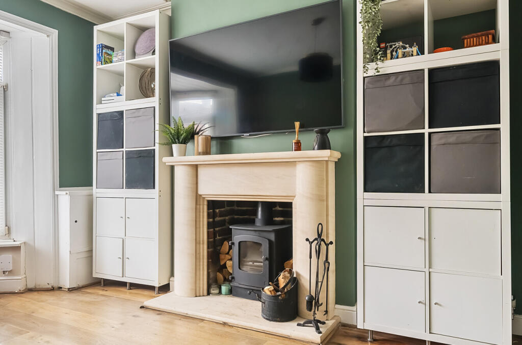 1303045-9-683f030...