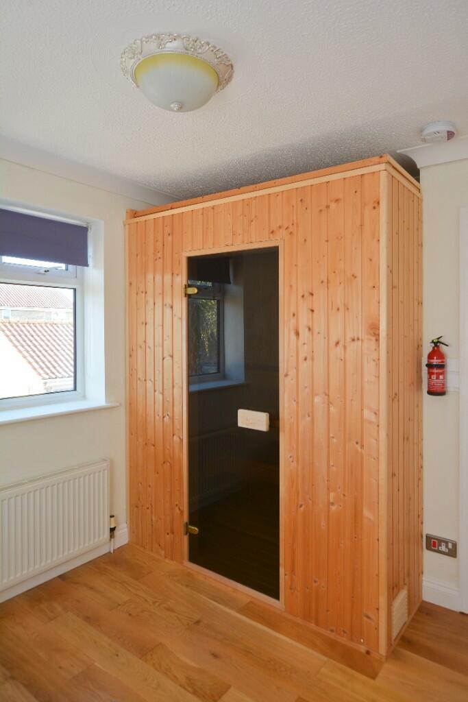 Sauna in bedroom 3
