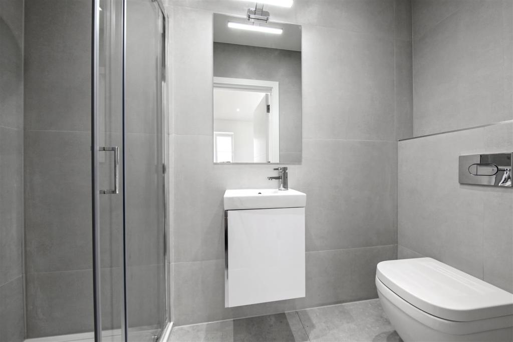 Flats 4, 15-17 Tudor Gardens,  - dfaVo63ka4foGRsuf