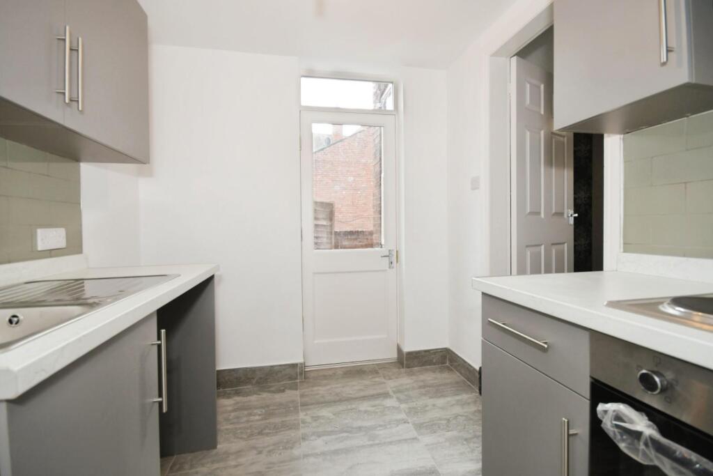 KITCHEN 02.jpg