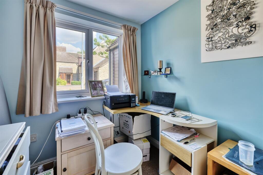 2-5 Medway House Oun