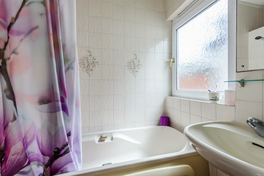 family Bathroom.JPG