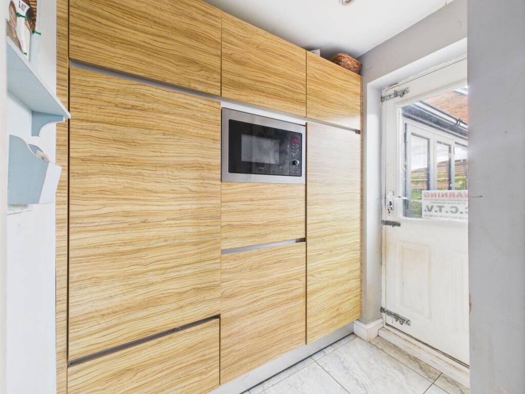 CAM04922G0-PR0034-STILL008