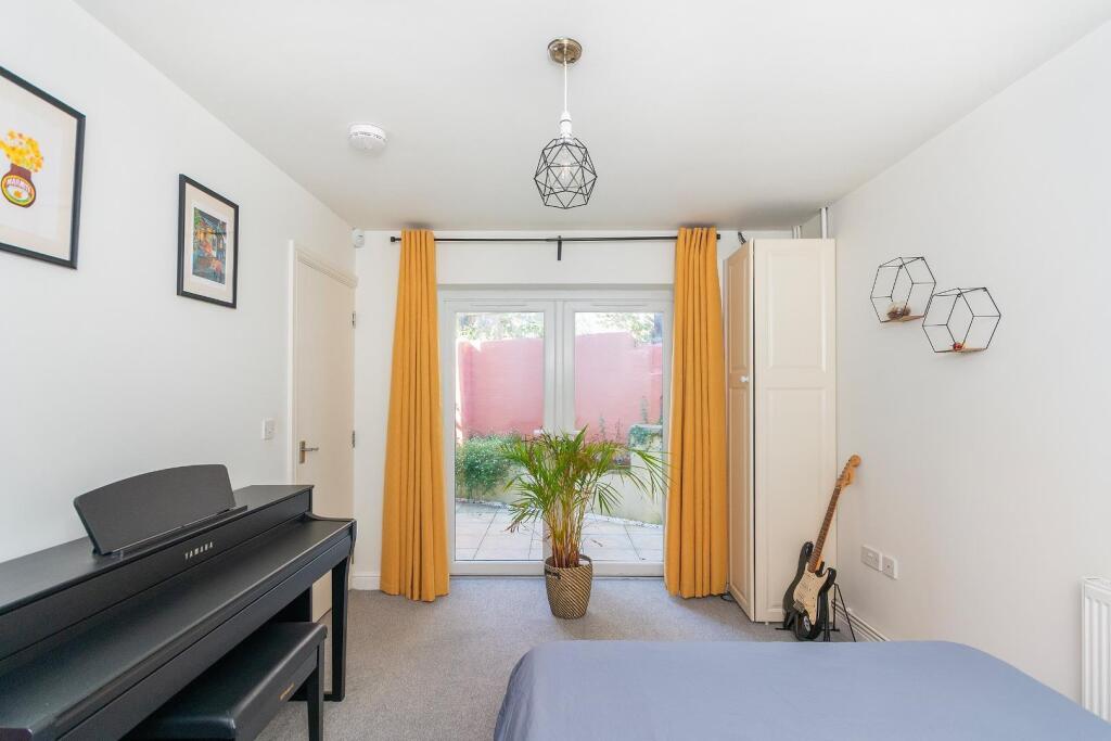 3S2LRHD - Bedroom B.jpg