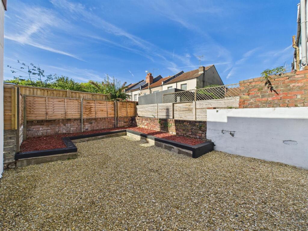 11 - Two bedroom terraced house.jpg