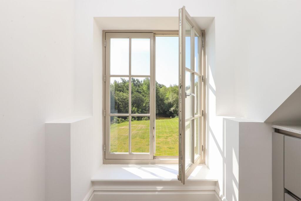 Feature Window