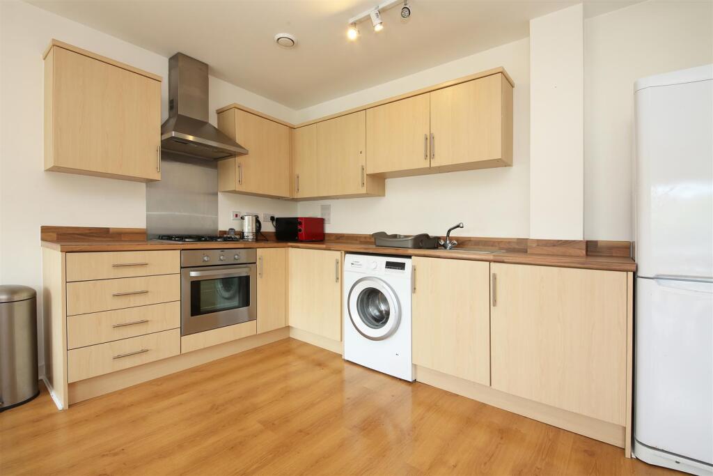 F3 5 Recovery Street SW17 kitchen.jpg