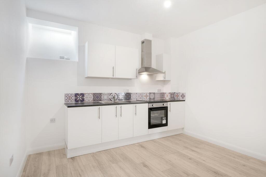 Communal Kitchen &amp; Dining Room