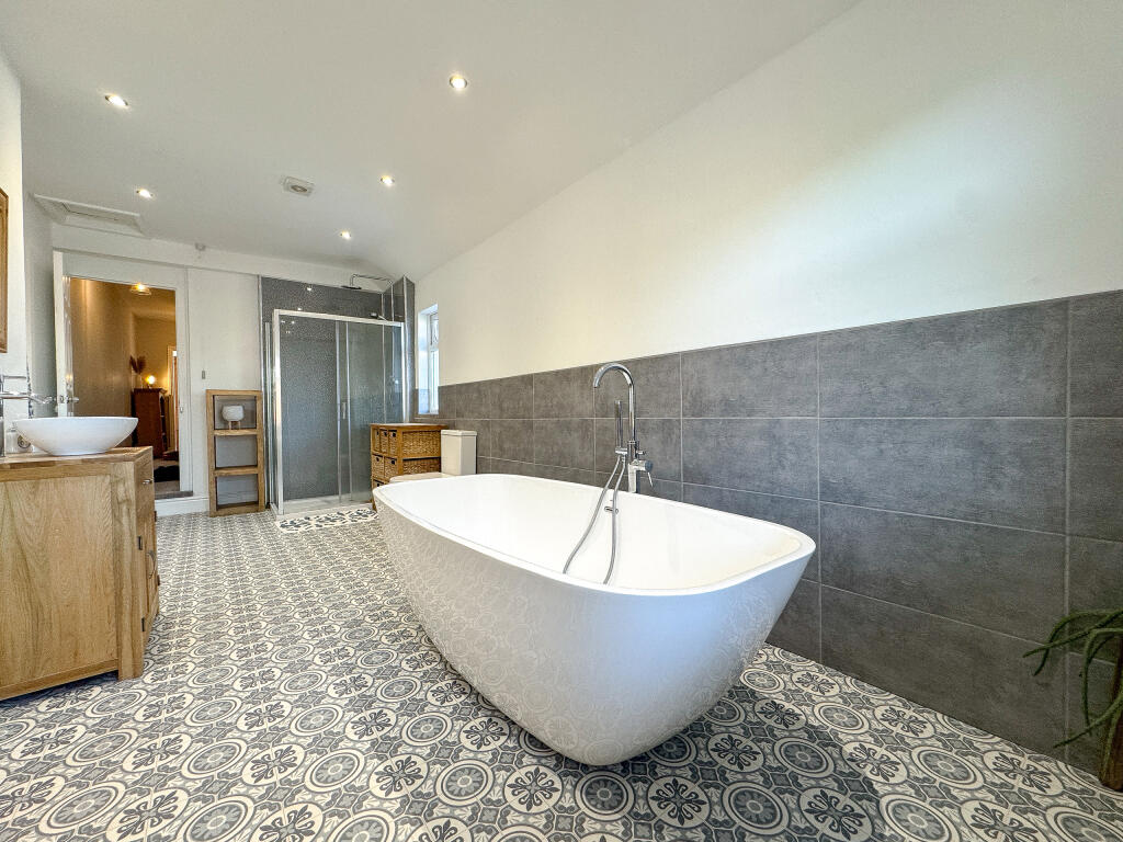 Bathroom (2)