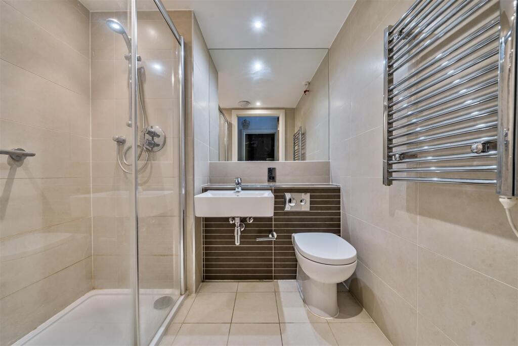Main en-suite shower.jpg