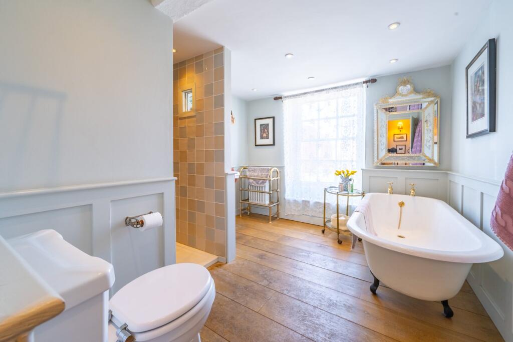 Family Bathroom 
