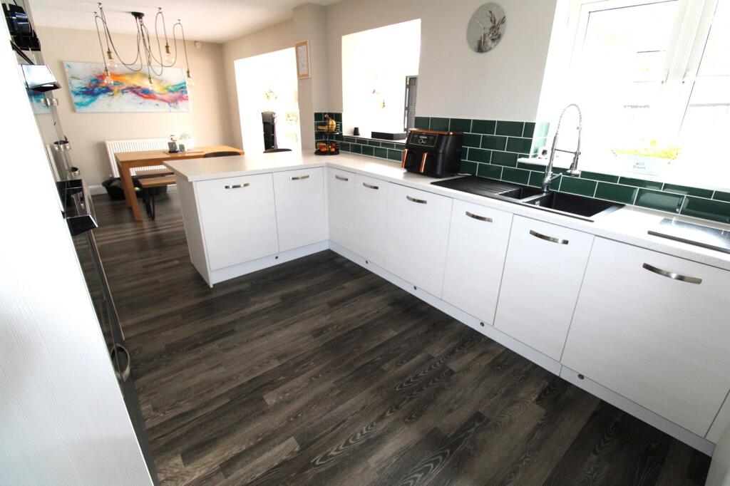 Kitchen/Dining Area
