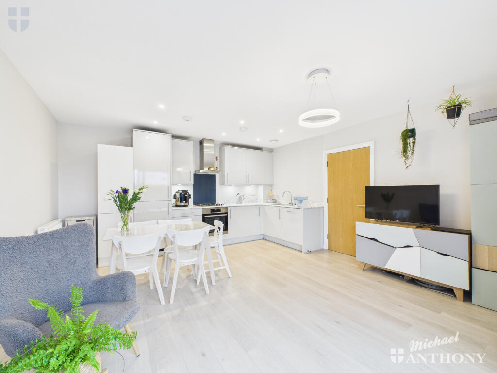 CAM03218G0-PR0800-STILL006