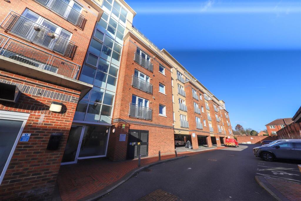High Street, Uxbridge