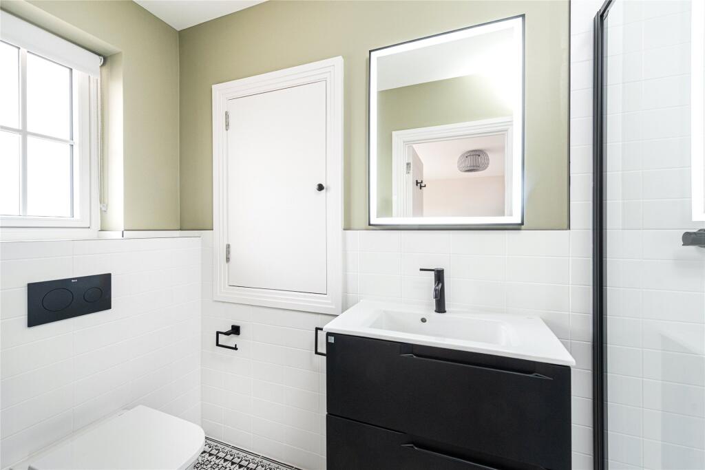 En Suite Shower Rm