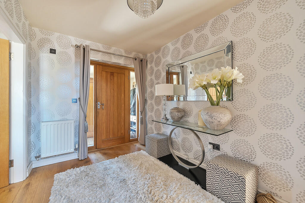 1303673-12-6852da...