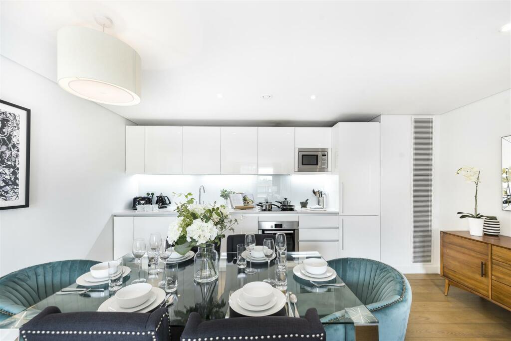 8460410-interior06.jpg