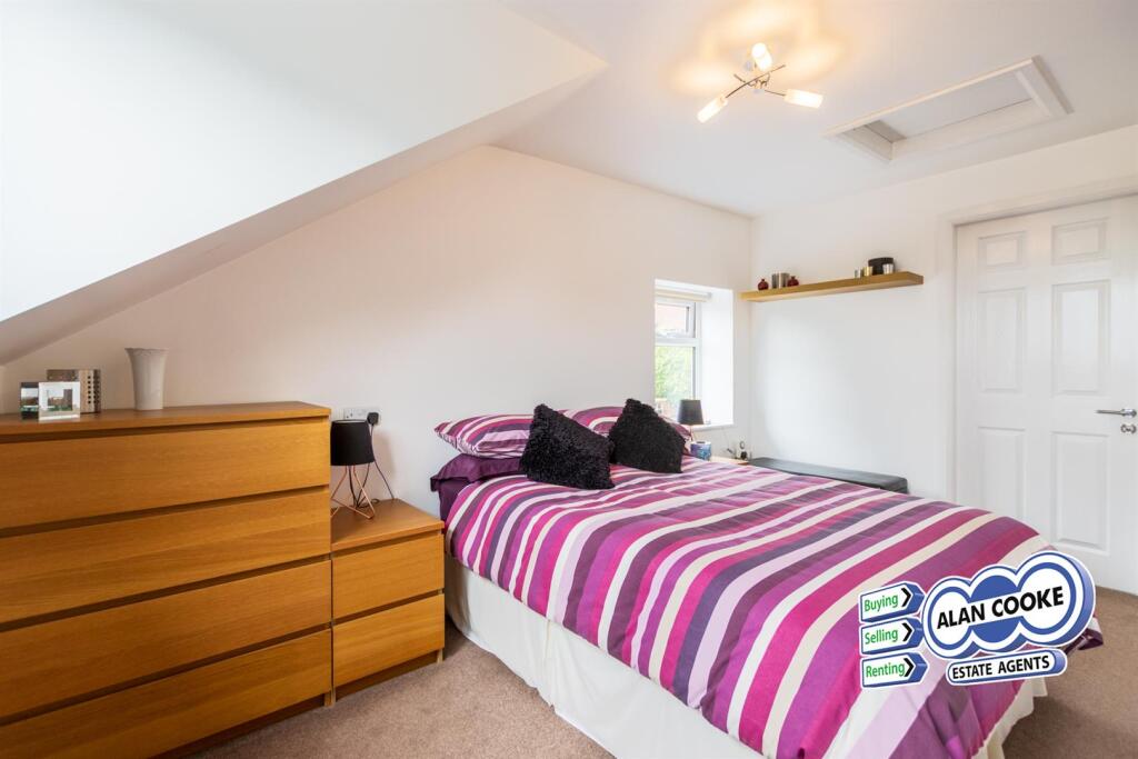 BEDROOM 2