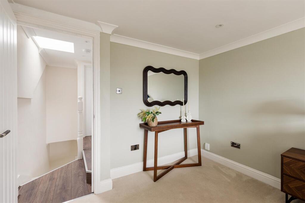 Leasowes Road E10