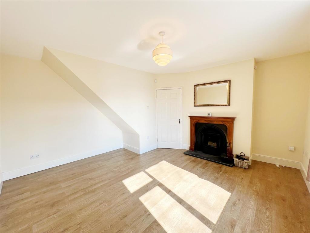 Lounge 3.jpg