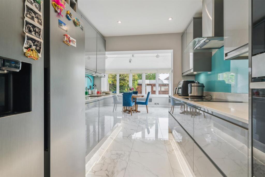 131 Aragon Road, SM4 Kitchen 1.jpg