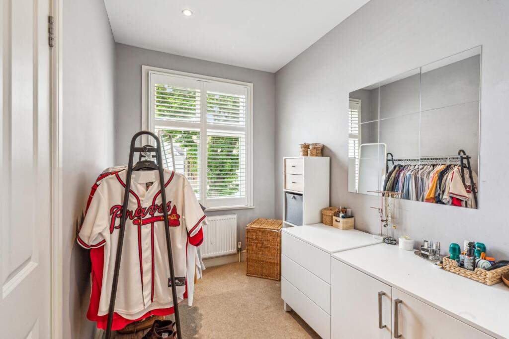 En-Suite Cot/Dressing Room