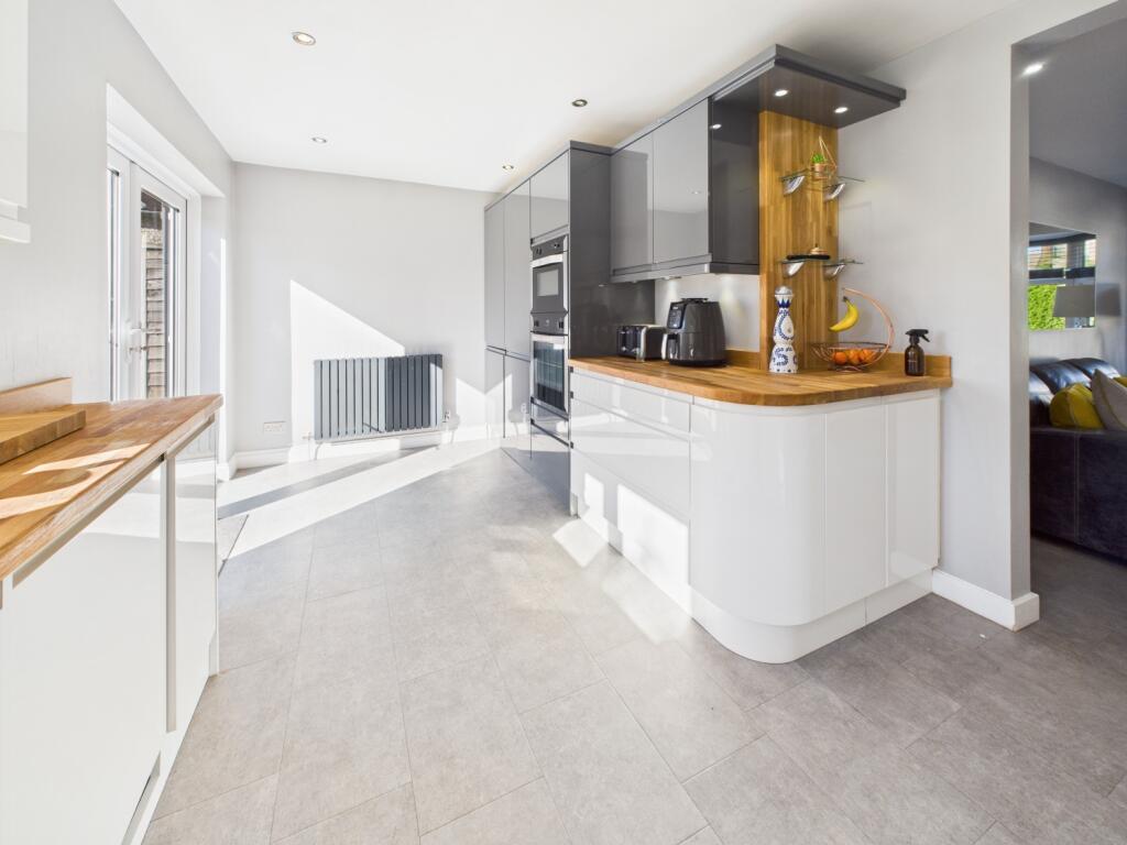 CAM02093G0-PR0058-STILL038