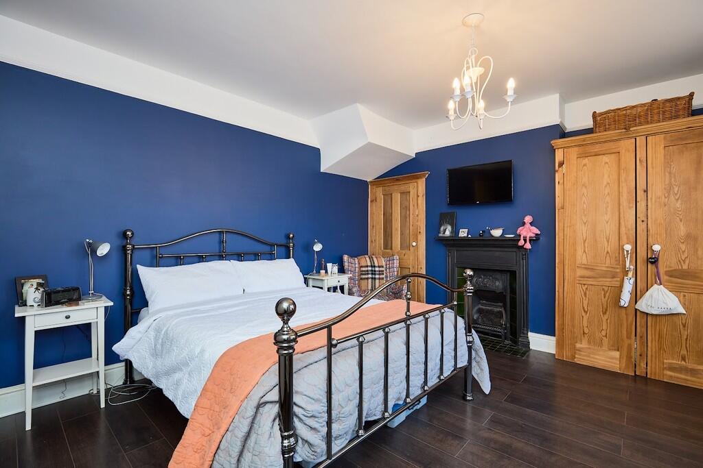 Edward Knight 202...