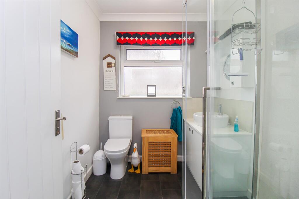 SHOWER ROOM/W.C.