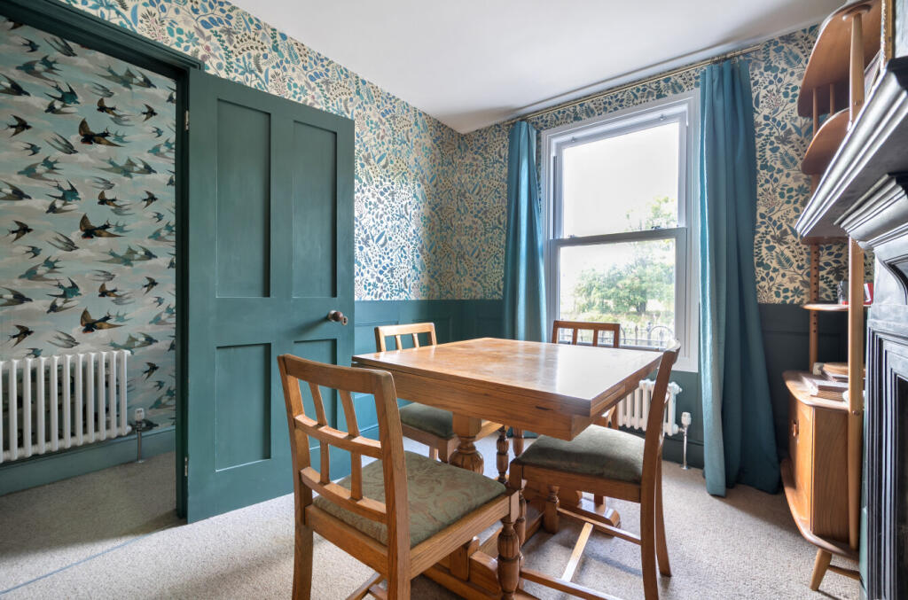 1336397-2-689debe...