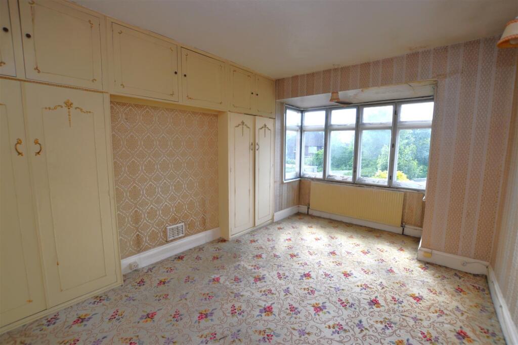 14 Pauline Crescent bed2.JPG