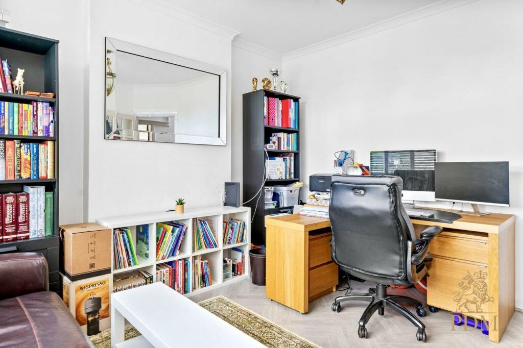 2 Parkside Wollaton NG8 2NN