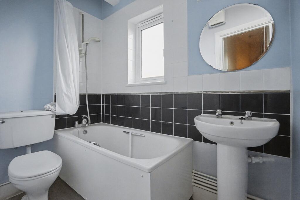 Flat 1, 104 Goldsmith Avenue, Acton, London, W3 6HW