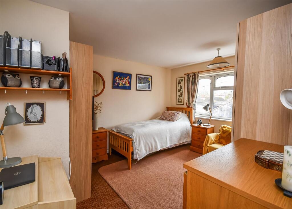 10 Battlefield Lane-Bedroom 1.jpg