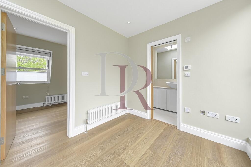 2ND FLOOR LANDING