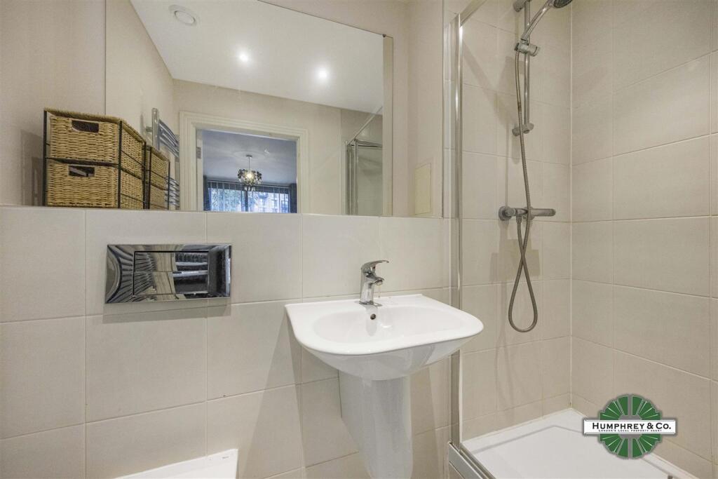 Flat 7  Merlin Heights  Waterside Way -003.JPG