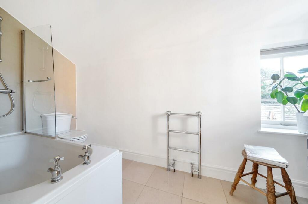 Little Manor, Wolston