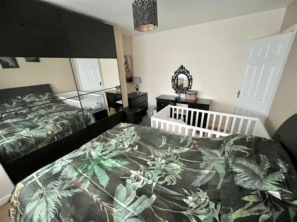 Bedroom 1 Aspect 3.jpg