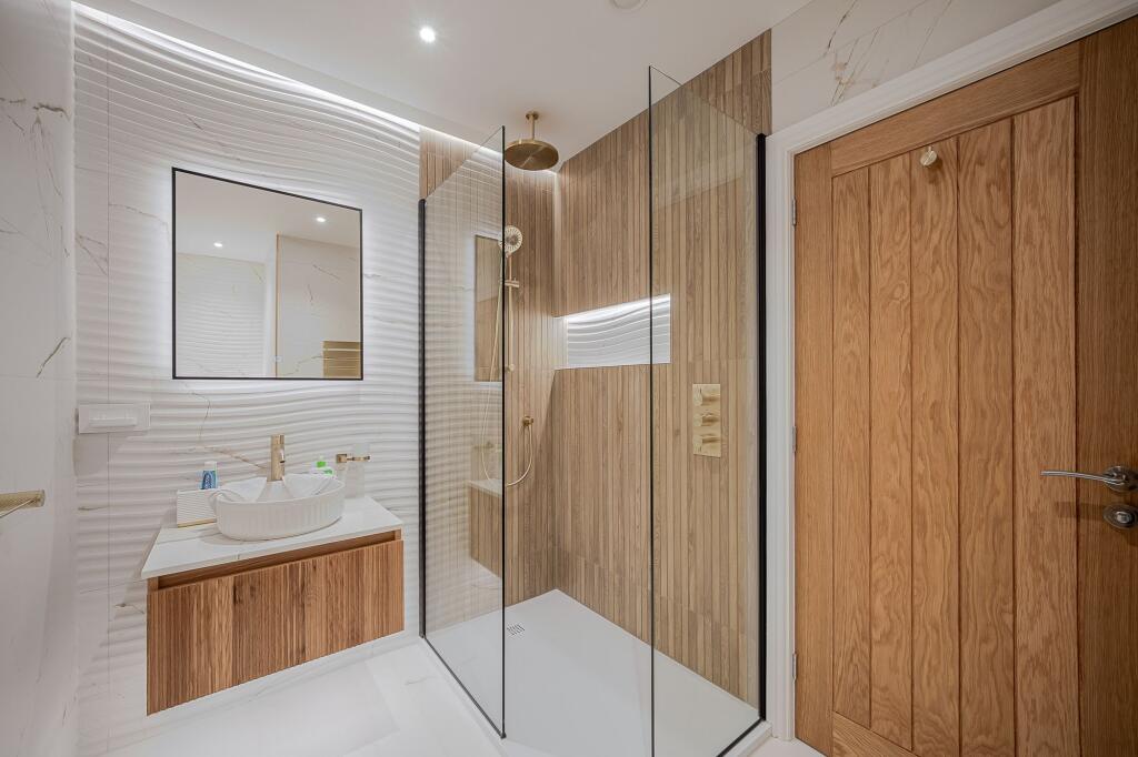 BED 1 AND 2 JACK AND JILL ENSUITE.