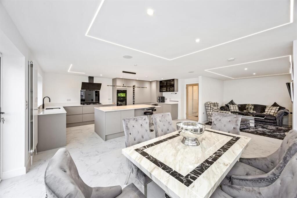 Open Plan Living Room/Kitchen