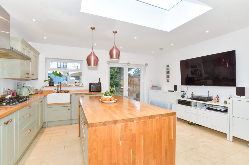 Kitchen/Breakfast Area