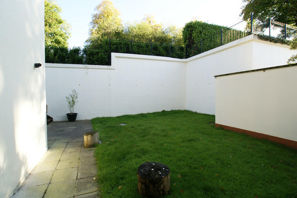 4 castle hill gdn...