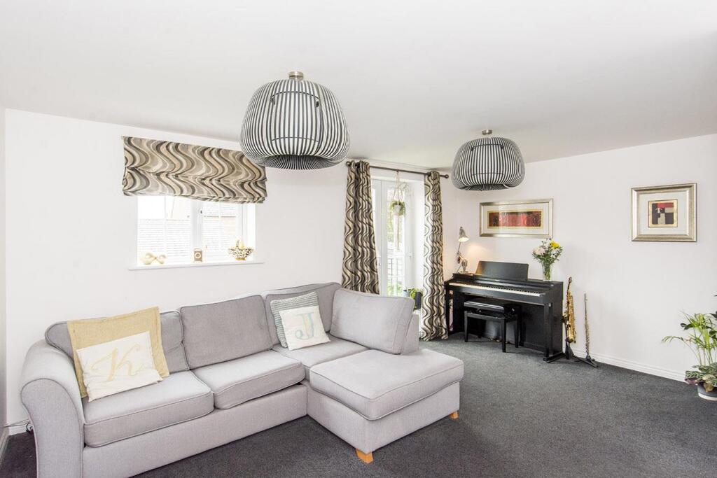Lounge/Additional Fifth Bedroom