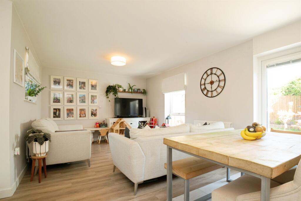 Lounge/ Dining/ Kitchen Area