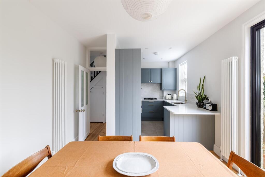 Fourth Avenue E12