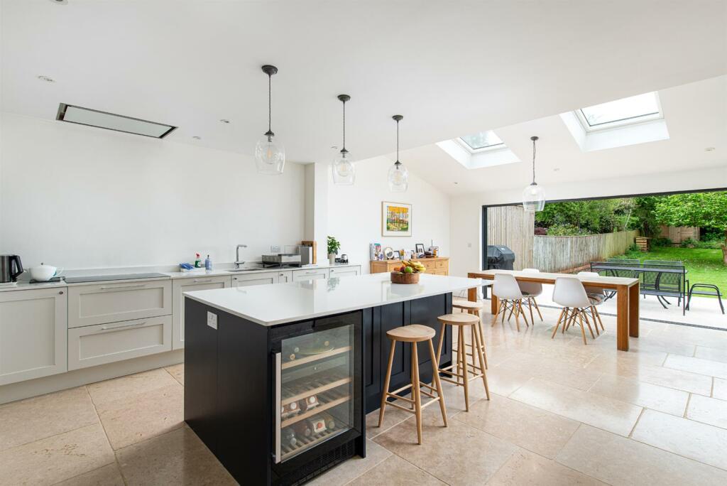 Kitchen_4.jpg