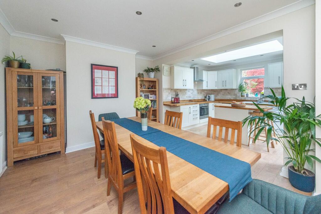 OPEN PLAN KITCHEN DINER AND LOUNGE